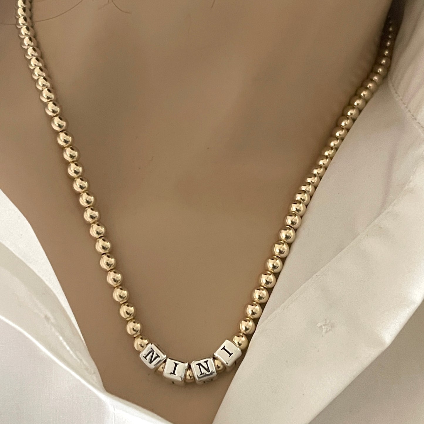 Personalized Gold Name Necklace detail