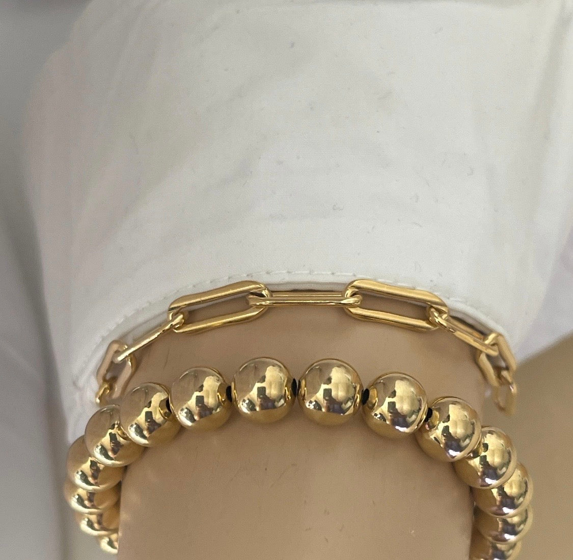 18k Solid Gold 8mm Bead Bracelet detail